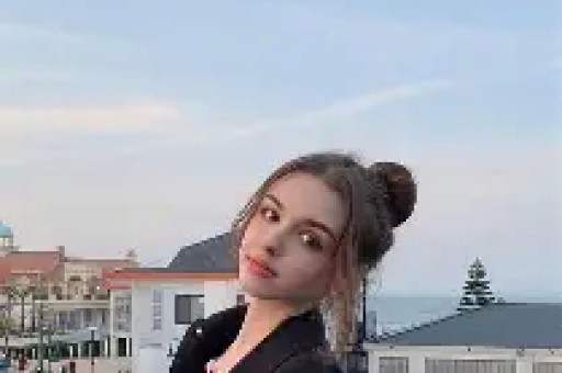 江疏影39岁凭“脚毛”上热搜背后藏着内娱对中年女星最大的傲慢