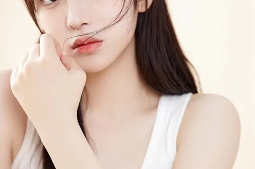 曝王思聪孩子妈出轨！黄一鸣还被60岁大叔包养闪闪生父再遭质疑